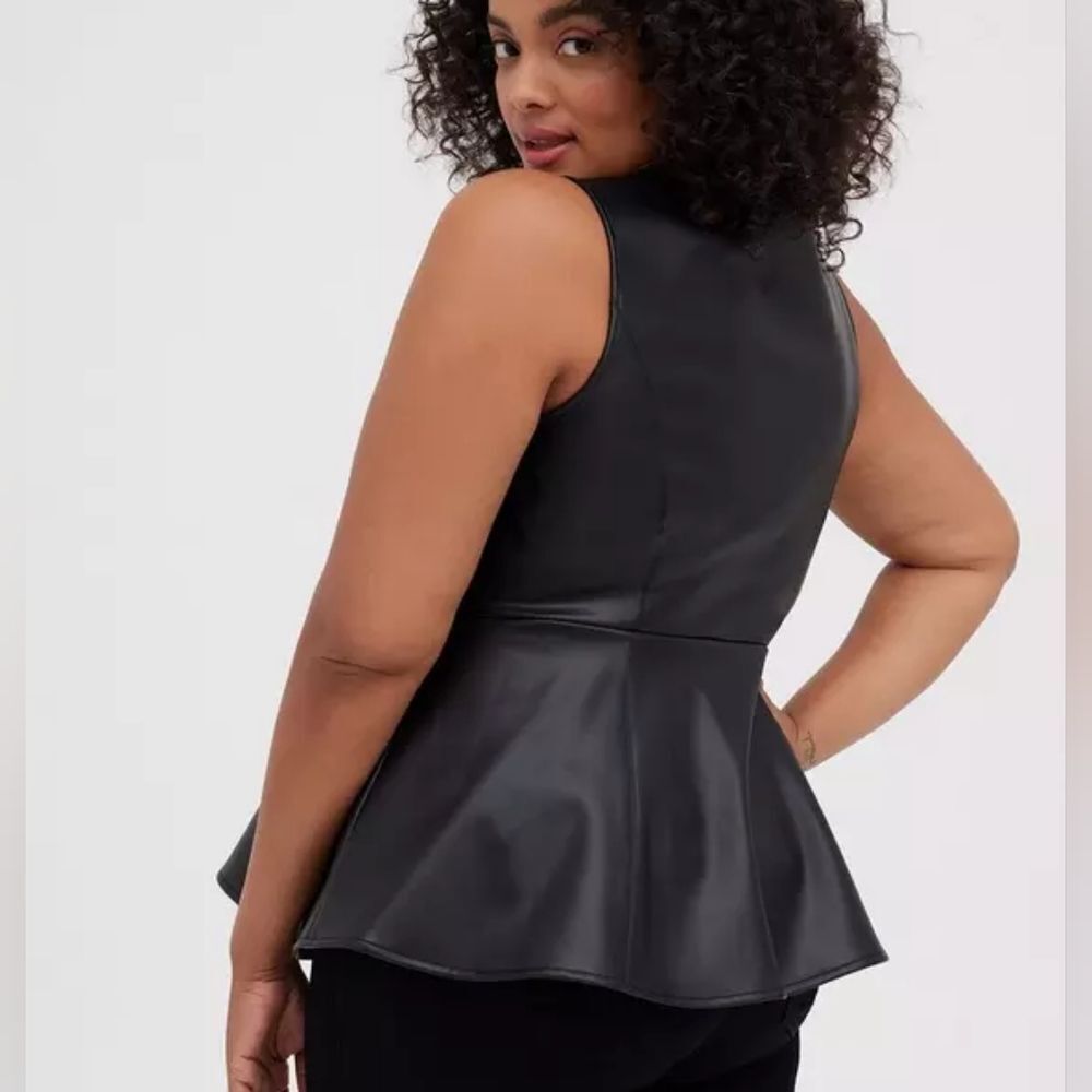 🐢 Lane Bryant Black Peplum Vegan Leather Top Size 0X/1X